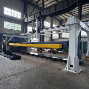Station de travail de soudage industrielle robuste à commande automatique, équipée de rails industriels mobiles robotisés - Product Image 4