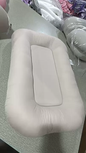 Lit de bébé portable haut de gamme avec housse amovible, transat respirant pour nourrisson, matelas pour la maison et les voyages - Product Image 5