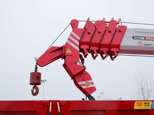 Camion grue télescopique FAW 8x4 fiable de 25 tonnes, grue Loory de 30 tonnes avec moteur de 420 CV pour la construction - Product Image 3