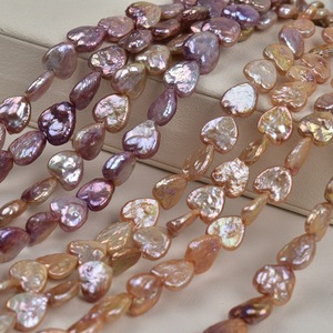 Accessoires de bijoux faits à la main avec des perles naturelles d'eau douce en forme de bouton baroque et en forme de cœur, de couleur violette, dispersées - Product Image 1