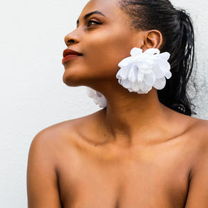 Fábrica de Pendientes Florales, Pendientes Personalizados OEM ODM, Pendientes Chapados en Oro, Pendientes de Aro con Flores 3D, Joyería de Moda al por Mayor, MOQ Bajo - Product Image 1