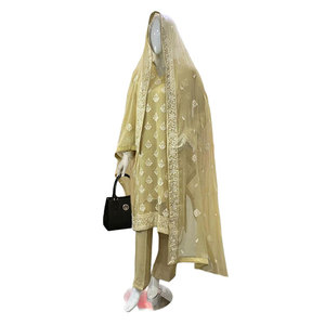 Costume formel 4 pièces en soie de luxe pour femmes pakistanaises, chemise élégante brodée à la main avec un magnifique dupatta en mousseline et un pantalon. - Product Image 5