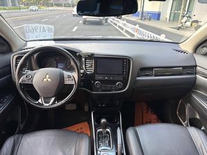 <span class=keywords><strong>Mitsubishi</strong></span> OUTLANDER 2018 SUV Usato con Sedili in Tessuto, Climatizzatore Adattivo, Tetto Panoramico, Guida a Sinistra, Pneumatici R18, Trazione Anteriore - Product Image 5