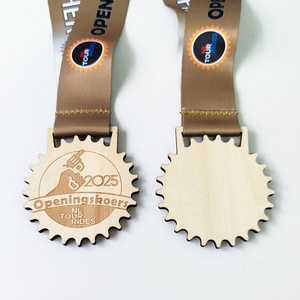 Medallas de Madera con Grabado Láser Personalizado de Fábrica Oneway, Portamedallas de Madera para Maratón - Product Image 1
