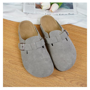Sabots plats élégants Birkenstock en cuir de haute qualité – Mules Birkenstock légères et confortables pour une utilisation intérieure/extérieure - Product Image 6