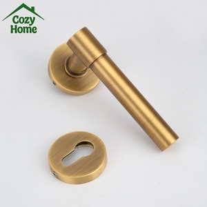 Set di Maniglie e Serrature per Porte con Design Separato, Maniglia Interna in Ottone Massiccio Oro Opaco, Set Maniglie per Porte con Funzione Privacy e Passaggio - Product Image 3