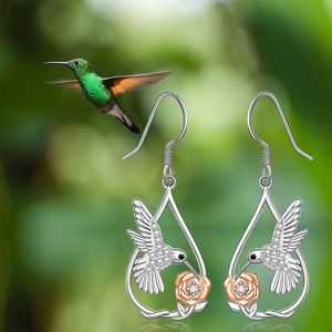 Orecchini Pendenti a Forma di Colibrì e Rosa per Donne, Design Floreale Traforato, Accessori per Orecchie da Indossare Quotidianamente - Product Image 3