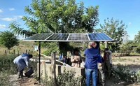 Pompa Sumur Dalam MPPT Solar 48V Motor DC Tanpa Sikat 1 HP Baja Tahan Karat Kontrol Otomatis Penuh Tekanan Rendah OEM Daya Rendah