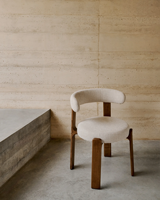 Nouveau produit 2026 : Chaises de salle à manger en bois de frêne massif, style européen, élégantes, pour hôtels, cuisines commerciales et maisons, mobilier de patio à prix abordable.
