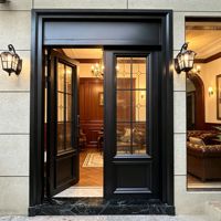 Porte d'entrée double Aomeja de luxe, style français vintage, en aluminium, avec cadre noir moderne et vitrail décoratif, pour salle à manger extérieure
