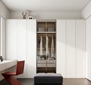 Vestidor a Medida de Lujo con Puertas de Vidrio con Detalles en Dorado e Iluminación Integrada para Casa o Apartamento - Product Image 5