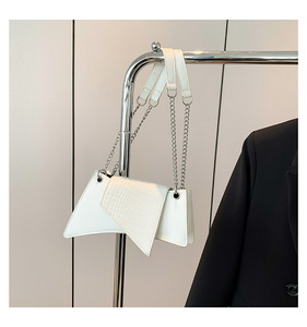 <span class=keywords><strong>Sac</strong></span> à bandoulière pour femme <span class=keywords><strong>en</strong></span> PU haut de gamme <span class=keywords><strong>avec</strong></span> fermeture éclair, style urbain simple, portable, <span class=keywords><strong>avec</strong></span> <span class=keywords><strong>chaînes</strong></span>, idéal pour l'été et toutes occasions - Product Image 6