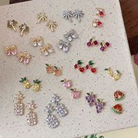 Breloques de luxe Fruits d'été Cerise Ananas Bijoux pour ongles Or Zircon 3d Nail Art Pendentif pour Salon de beauté