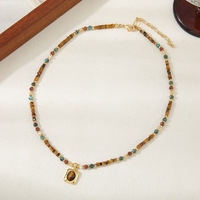Collier pour femme en or véritable plaqué 18 carats, avec coquille turquoise, sable doré, pierre naturelle et perles d'ambre antique