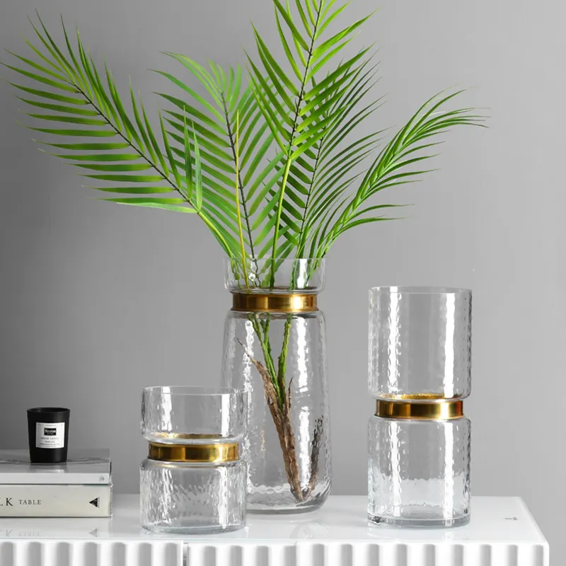 Vase de fleur en verre transparent de bague en cuivre de style moderne exquis en gros
