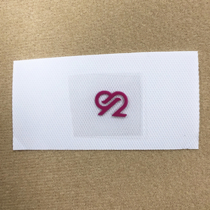 Étiquette de logo personnalisée en relief 3D découpée au laser, transfert thermique, étiquette à repasser sur les vêtements pour les t-shirts et les vêtements de sport - Product Image 3