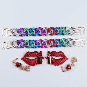 Sabots de jardin à lèvres rouges cerise fraise chaussures en plastique colorées pour filles avec décorations de chaîne et de boutons accessoires floraux - Product Image 6