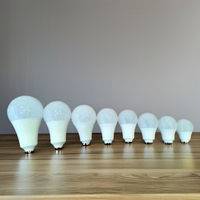 Ampoule LED blanche froide 5W-18W 9W avec boîtier PC en aluminium à base E27/B22 et puce LED 2835 SMD pour l'éclairage