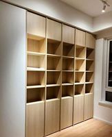 Étagère moderne Armoire Bibliothèques Meubles Design Home Office Room Corner Mdf Étagère à livres en bois Bibliothèque avec bureau d'ordinateur