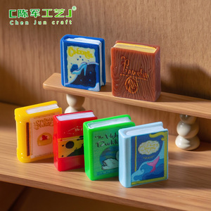 Les nouveaux produits de Weij Landscapes incluent des livres de contes de fées simulés, des maisons DIY pour enfants, des décorations pour étagères, des décorations de bureau et des décorations de voiture. - Product Image 2