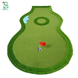 แผ่นหญ้าเทียมสำหรับฝึกซ้อมกอล์ฟในร่ม Ser Golf แบบ 9 หลุม พร้อมธงสีแดงและดีไซน์พื้นที่อันตรายจากน้ำ - Product Image 1