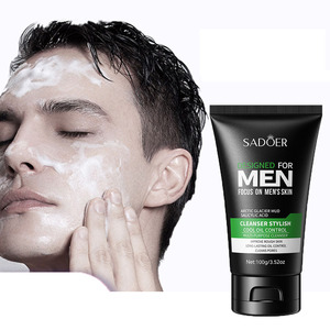 Detergente Viso Multifunzione Rinfrescante per Uomo, Pulisce in Profondità, Controlla l'Olio e Offre una Cura Delicata 100g - Product Image 1