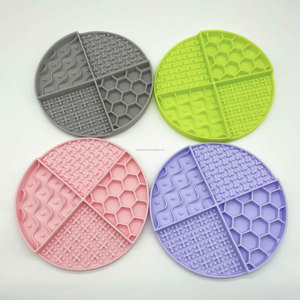 Alas Makan Anjing Kustom VaryWell, Alas Silikon Bentuk Sarang Lebah untuk Kucing dan Anjing dengan Suction Cup - Product Image 4
