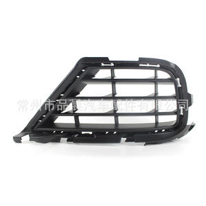 Marco de luz antiniebla Volkswagen 7P6 853 665 B, cubierta frontal de rejilla inferior con clip para el lado izquierdo - Product Image 1