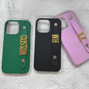 Funda de teléfono personalizada de lujo letra inicial dorada <span class=keywords><strong>nombre</strong></span> correa de muñeca cuero PU para <span class=keywords><strong>iPhone</strong></span> 16pro Max 15 14 pro 13 - Product Image 3