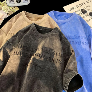 เสื้อยืดโอเวอร์ไซส์ผู้ชาย ผ้าฝ้าย แขนสั้น คอกลม ลายตัวอักษรนูนสไตล์วินเทจ ซักแบบแซนด์วอช ทรงปกติ โลโก้ด้านหน้า - Product Image 1