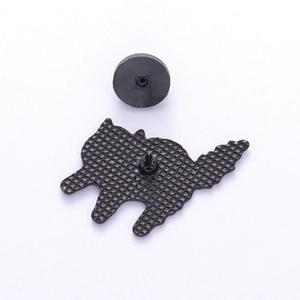 Broches de gatos negros bonitos de dibujos animados, broche de solapa de flor de Metal duro, alfileres esmaltados, regalo de joyería divertido para amigos - Product Image 2