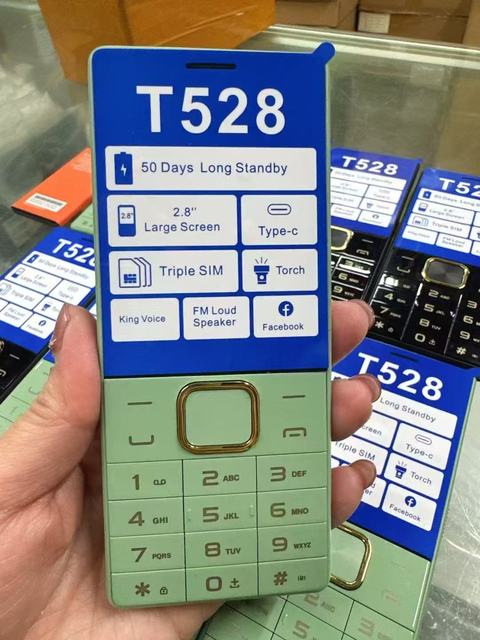 Triple SIM 2.8 Inch Screen 1800mAh Battery FM Radio Senior Feature Phone with Camera Supporting Spanish/German/French Languages