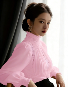 Blusa de Encaje Rosa con Cuello Redondo para Mujer Talla Grande - Top Elegante con Pliegues y Manga Farol, Estilo Formal y Casual para Primavera - Product Image 5