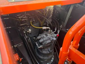 Excavadora Hitachi Zaxis 210 de 20 Toneladas con Cucharón de Excavación, Máquina Usada para Movimiento de Tierras - Product Image 6