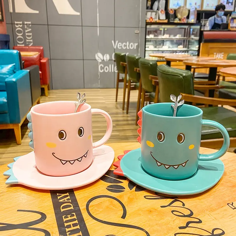 도매 만화 귀여운 공룡 어린이 세라믹 컵과 접시 세트 작은 신선한 아침 식사 컵 재미있는 표현 머그잔