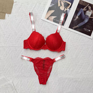 Ensemble de lingerie sexy en <span class=keywords><strong>dentelle</strong></span> tissée <span class=keywords><strong>Victoria</strong></span>'s, <span class=keywords><strong>soutien</strong></span>-<span class=keywords><strong>gorge</strong></span> respirant à volants avec culotte brodée discrète - Product Image 4