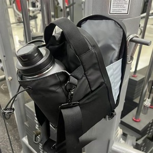 Portaborraccia Magnetico per Palestra con Tracolla, Impermeabile, per Bottiglie da 1-2L, Supporto per Bottiglia Fitness, Mani Libere, Logo Personalizzabile - Product Image 3