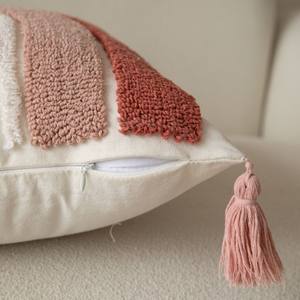 Coussin de canapé carré rose moderne personnalisé avec pompons, housse de coussin en peluche douce pour la décoration de chambre à coucher - Product Image 3
