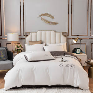 Parure de lit 4 pièces de luxe en coton 300 fils, écologique, lavable, toutes saisons, avec taies d'oreiller brodées et couette, tailles Queen/King - Product Image 3