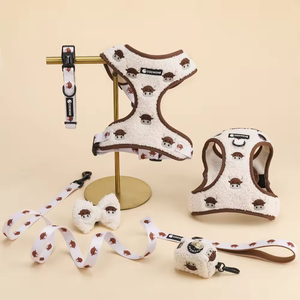 Set Guinzaglio e Pettorina per Cani Personalizzata OEM in Pile con Ricamo Orsetto, Morbida e Lussuosa in Peluche, Modello Teddy Step-in - Product Image 2