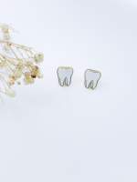 Boucles d'oreilles dents en émail Cadeaux pour dentistes Boucles d'oreilles clous en acier inoxydable Boucles d'oreilles dents de dentiste