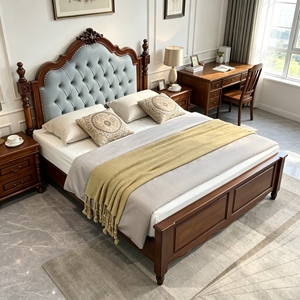 Base de Cama Tapizada Tradicional Tamaño Queen con Cabecera de Tela y Postes de Madera - Product Image 6