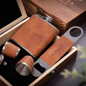 Set de Abrebotellas y Petaca Personalizados en Caja de Regalo para Padrinos de Boda, Regalo para el Padrino, Accesorios para Bebidas - Product Image 1