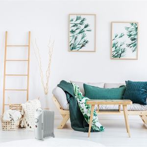 Radiatore a olio 700W, 7 elementi, termostato, protezione da surriscaldamento, indicatore luminoso, maniglia, 37x27,5x14 cm; ideale per - Product Image 1