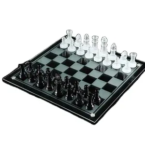 الزجاج لعبة الشطرنج تصميم أنيق دائم بناء تعمل بكامل طاقتها 32 متجمد وواضح قطع الكريستال الشطرنج مجلس الشباب الكبار اللعب