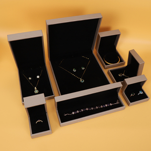 Boîte à <span class=keywords><strong>bijoux</strong></span> en velours de luxe avec logo personnalisé, pour bracelet, collier, pendentif, boucles <span class=keywords><strong>d</strong></span>'oreilles, boîte à <span class=keywords><strong>bijoux</strong></span> en cuir PU doré - Product Image 4