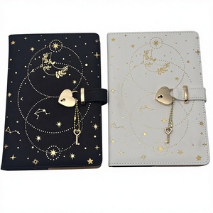 Agenda A5 con Copertina Rigida Costellazioni 2026 Nuovo Diario in Pelle PU con Lucchetto a Cuore in Lamina d'Oro - Product Image 1