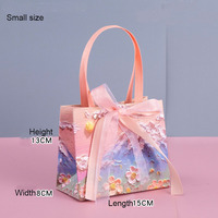Sacs cadeaux artisanaux de luxe en papier couché avec poignée longue, impression offset 4 couleurs CMYK, taille personnalisée, pour bougies