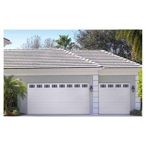 Porte de <span class=keywords><strong>garage</strong></span> sectionnelle commerciale avec finition blanche et grandes fenêtres panoramiques pour les devantures de magasins de détail et les ateliers automobiles - Product Image 2