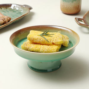 Assiette à dessert en céramique, finition craquelée verte, sur pied, pour usage domestique - Product Image 2